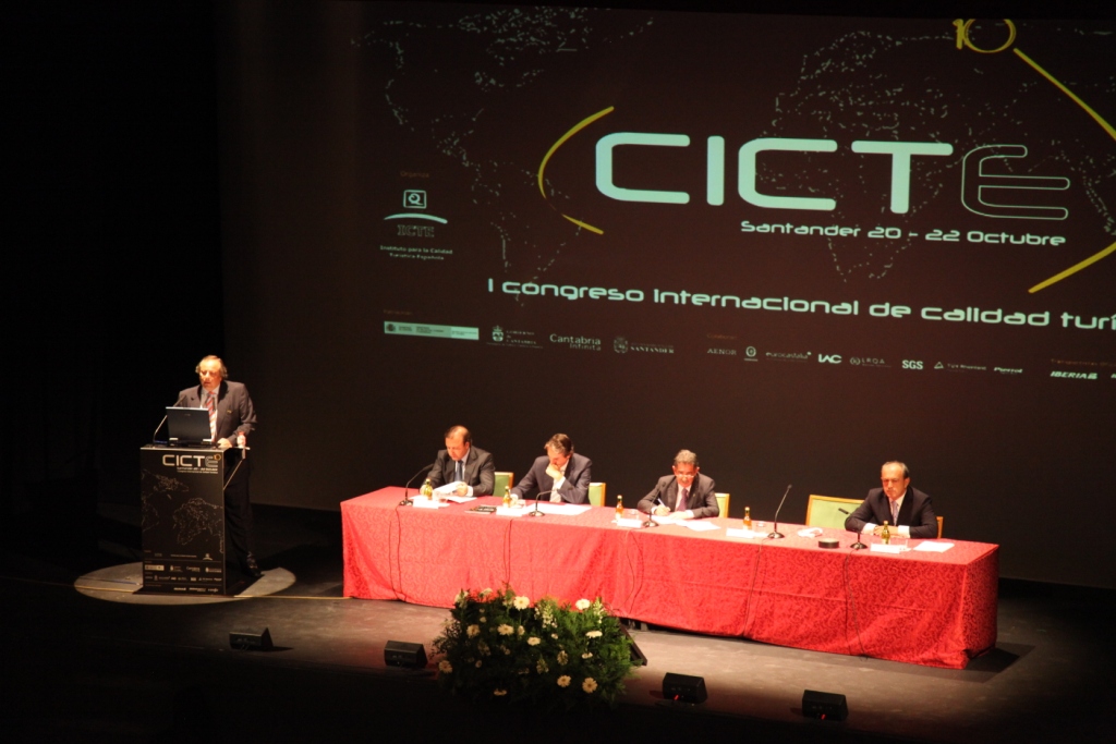 Miguel Mirones en el discurso de inauguración del  congreso