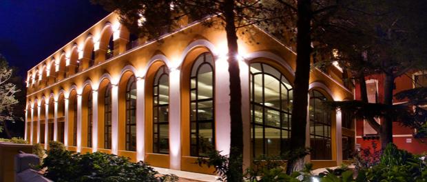 edificio balneario paracuellos noche